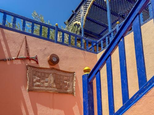 LE BLEU HOUSE LE BLEU HOUSE