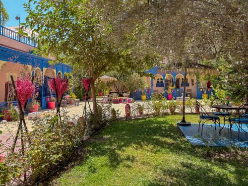 LE BLEU HOUSE LE BLEU HOUSE