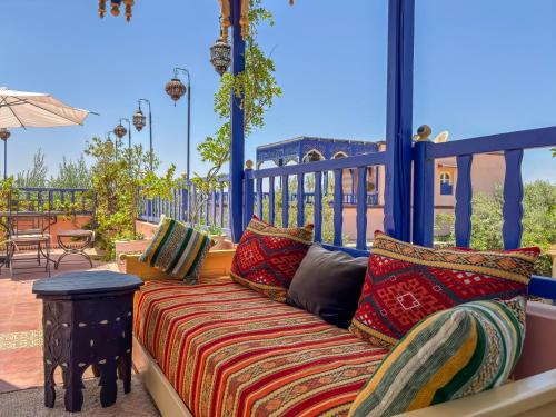 LE BLEU HOUSE LE BLEU HOUSE