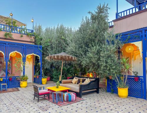 LE BLEU HOUSE LE BLEU HOUSE