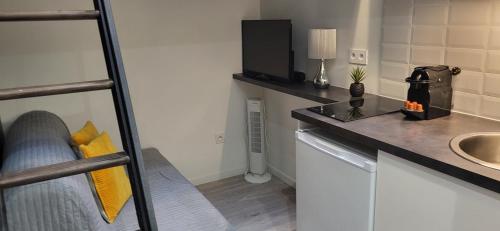 Chambre à Paris avec ASCENSEUR !, Parigi