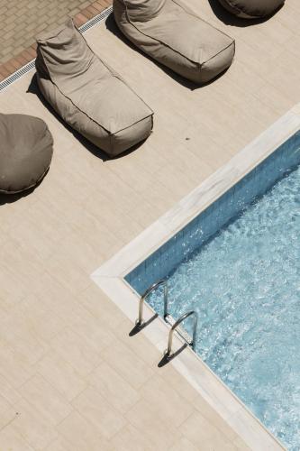 Pollis Hotel - image 3