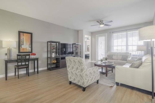 Lake View Delight - Premium Condo Near Pool and Parks in Orlando, USA