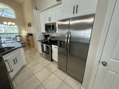 Beautiful 4-Bedroom Pool Villa in Southern Dunes with a Golf Course View in Haines City (Florida)