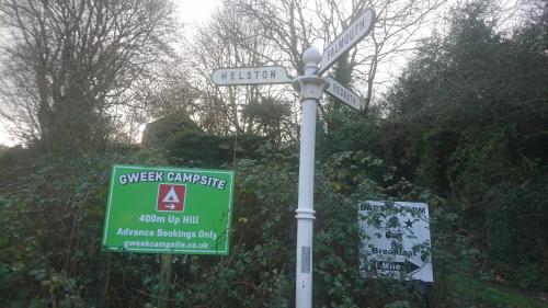 Tiny House Glamping, sleeps up to 6 Tiny House Glamping, sleeps up to 6