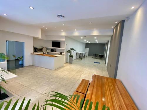 商務中心, ALWA Suites in 雷西斯滕西亞