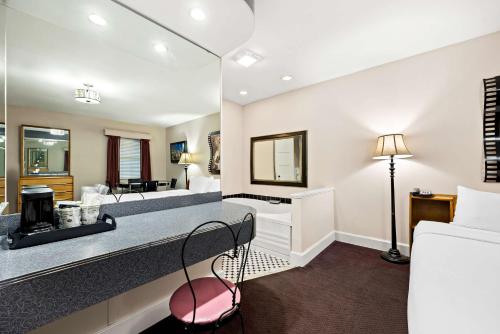 Best Western Route 66 Rail Haven - image 8