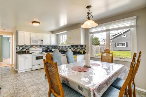 Central Cheektowaga Apt with Shared Hot Tub and Pool! in Cheektowaga, USA