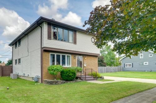 Central Cheektowaga Apt with Shared Hot Tub and Pool! in Cheektowaga, USA
