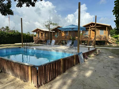 Басейн, Tuquil-HA in Ladyville