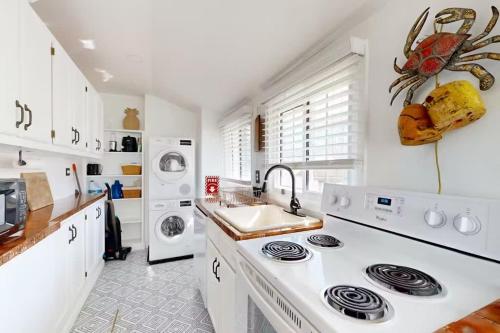 Cozy 1st Level Beach House - Walk Everywhere in North Beach, USA