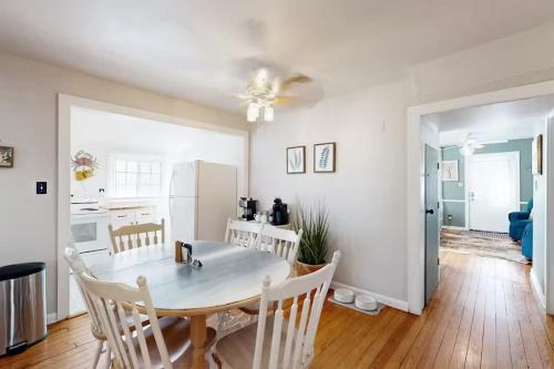 Cozy 1st Level Beach House - Walk Everywhere in North Beach, USA