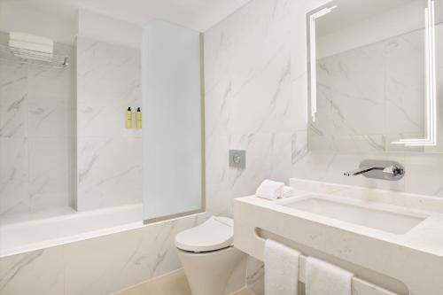 Three Bedroom Apartment, 3 King, City View image 1