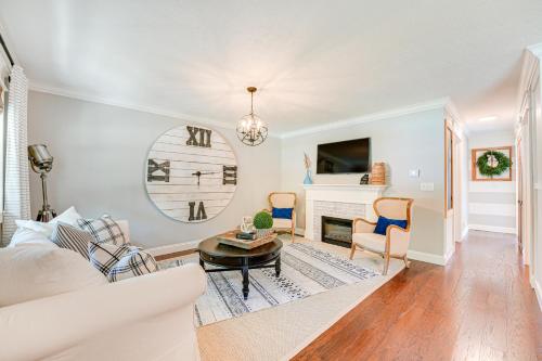 Family-Friendly Harrison Home 33 Mi to Branson! in Harrison, USA