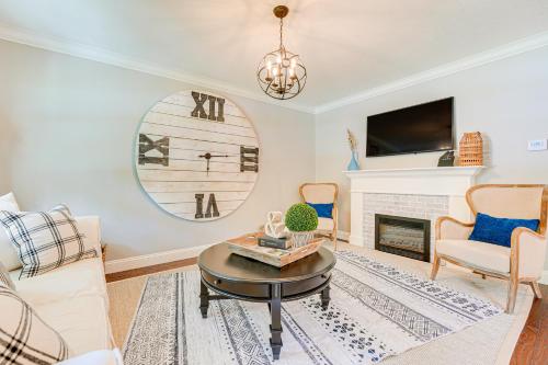 Family-Friendly Harrison Home 33 Mi to Branson! in Harrison, USA