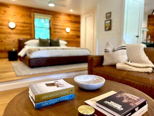 Hillside Cabin in Eureka Springs, USA
