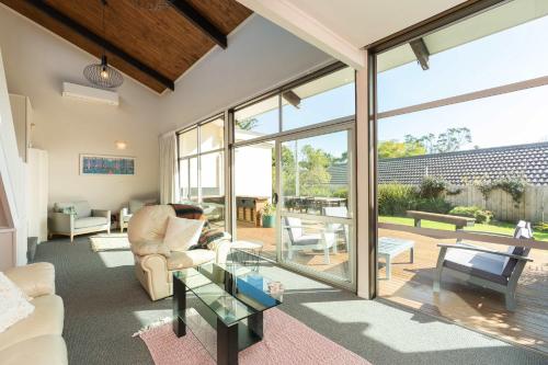 Onerahi Oasis Outdoor entertainers delight in Onerahi