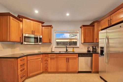 Royal Palm Oasis-Pool,King Suite,Quiet,Beach 5miis in Fort Lauderdale, USA