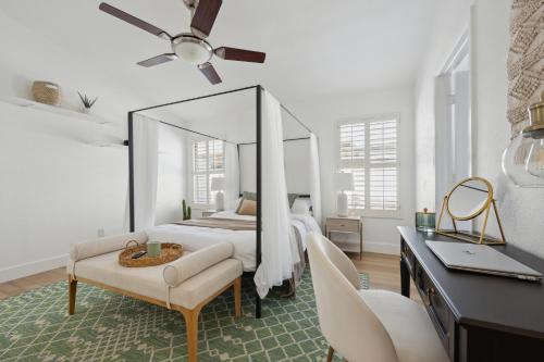 Chic Desert Retreat - Lush Spa Pool - Mini Golf in Desert View Village