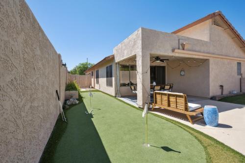 Chic Desert Retreat - Lush Spa Pool - Mini Golf in Desert View Village