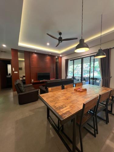 Vimalla Hills Villa 3-br Bromo - Bogor