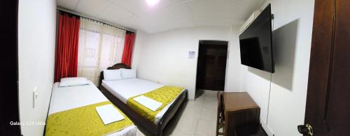 1 double bed, 1 twin bed