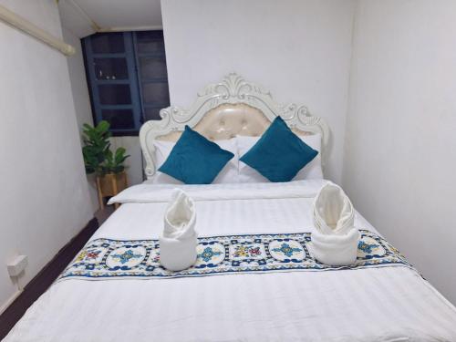 room detail thumbnail 2