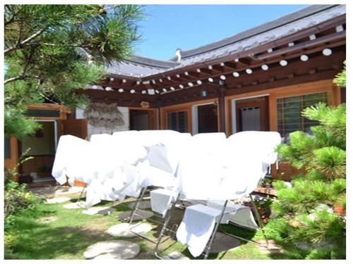 The Blue Cradle The Blue Cradle is a popular choice amongst travelers in Jeonju-si, whether exploring or just passing through. Both business travelers and tourists can enjoy the propertys facilities and services. Se