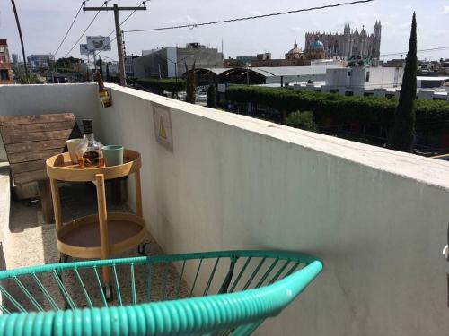 3 Air Conditioned brs with Office Area, Gated Parking and Free Mini Pool Table in León, Mexico