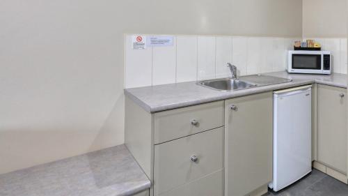 ห้องครัว, The Saltbush Motor Inn in เฮย์