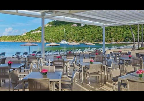 Beach fun with the family in this resort 3BD with onsite activities pool, kids room, and more, Cruz Bay (foto 7)