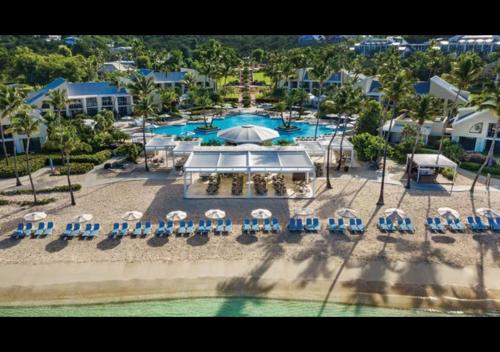 Beach fun with the family in this resort 3BD with onsite activities pool, kids room, and more, Cruz Bay (foto 2)