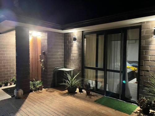Private Cozy Stay near Henderson Akl-Room 103
