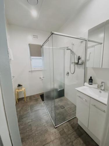 Dušš, 3BR Cottage in the Heart of Bellingen - Hosted by Canstay in Bellingen