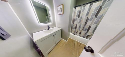 Bad, Cozy 2-Bedroom, 1-Bathroom Haven in Tulsa! near River Parks