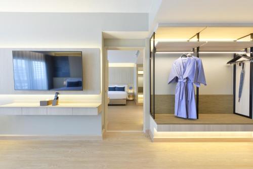 room detail thumbnail 2