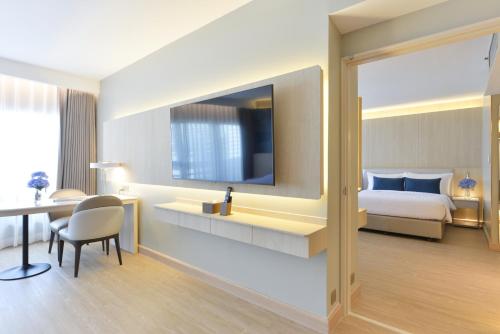 room detail thumbnail 1