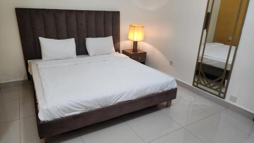 Deluxe Suite image 8