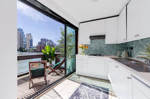 Divine Views from a Breathtaking LuxXe City Penthouse for a Gracious Life Style, Londyn (zdjęcie 10)