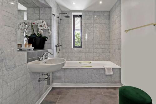 Divine Views from a Breathtaking LuxXe City Penthouse for a Gracious Life Style, Londyn (zdjęcie 8)