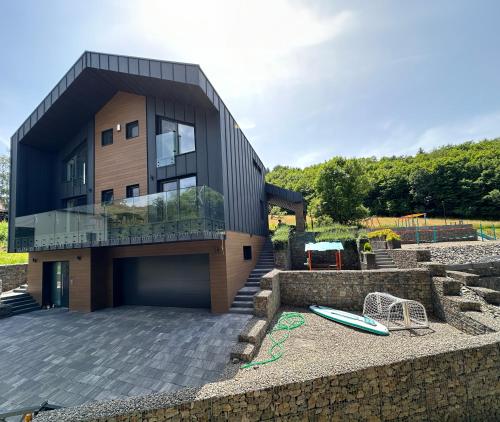 Villa pri rybníku STROHM, Moderštôlňa