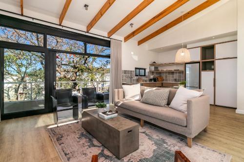 Konyha, Sunny Double Volume Penthouse, All Ensuite in Thesens Sziget