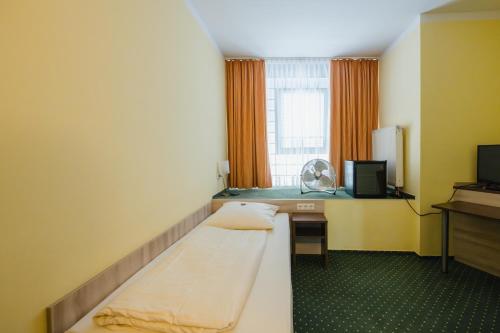 Hotel Mirage - image 11