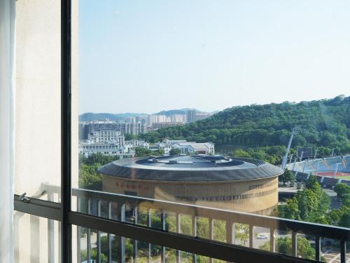 주변 환경, 하워드 존슨 항성 플라지 메이저우 (Howard Johnson Changsheng Plaza Meizhou) in 메이저우