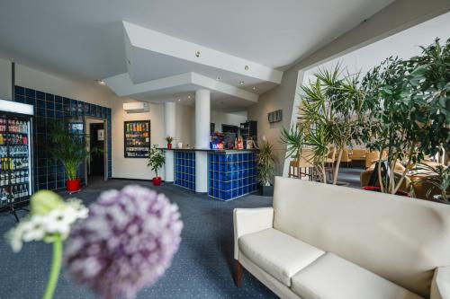Hotel Mirage - image 5