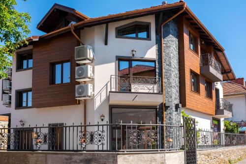 Enika Hotel in Tryavna