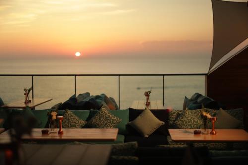 餐廳, 拉烏舍阿亞安羅塔納酒店 (Raouche Arjaan by Rotana) in 拉奧查