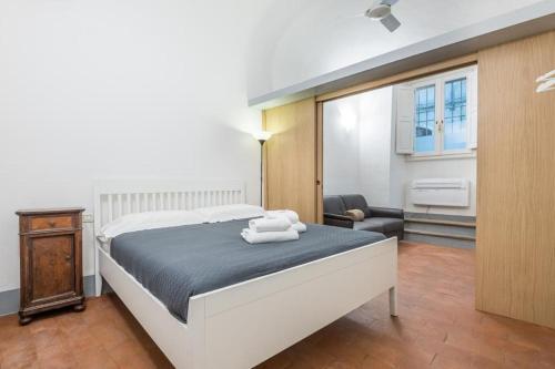 One-Bedroom Apartment image 9