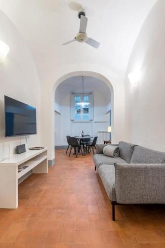 One-Bedroom Apartment image 2