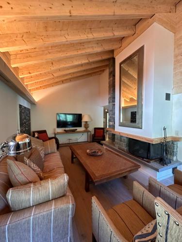 Turquino Loft - Duplex 4 Bedroom Chalet in Zermatt